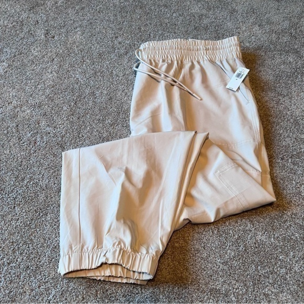 💚NWT! Old Navy women’s lightweight joggers